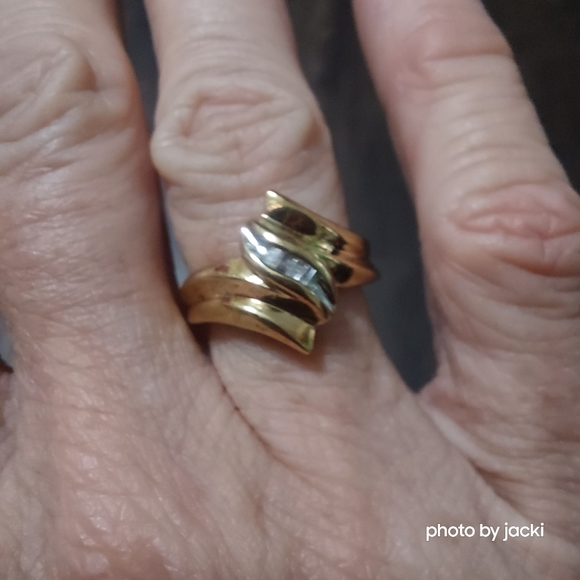 10k gold diamond bypass ring, size 7 - Picture 2 of 10